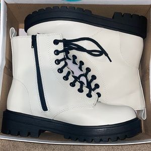 Soda Lug sole side zipper combat boots
